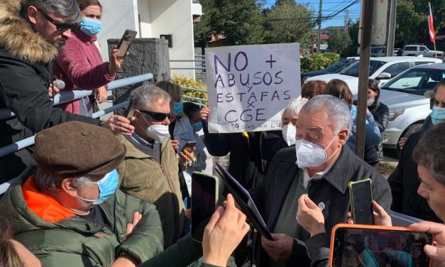 ALCALDE DE PUCÓN JUNTO A VECINOS HARÁN UNA DEMANDA COLECTIVA EN CONTRA DE CGE