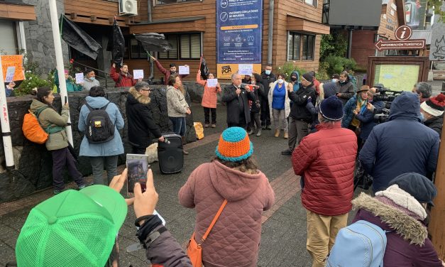 PROTESTA CALLEJERA DE VECINOS DE PUCON EN DEFENSA DEL LAGO CABURGUA